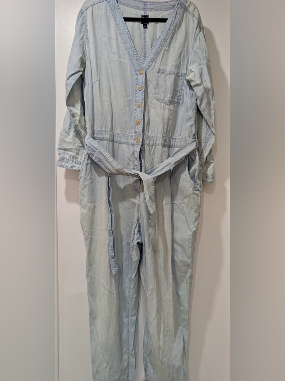 GAP - CHAMBRAY JUMPSUIT - STYLISH, RELAXED COMFORT WEAR